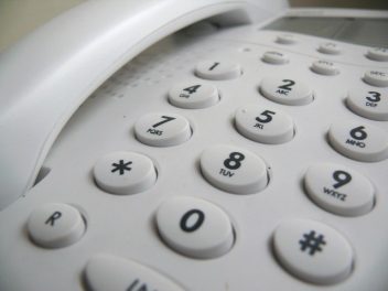Téléphone d'assistance pour personnes âgées